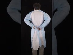 Utilização hospitalar/clínica Vestuário de proteção CPE descartável com algemas de polegar Uso médico Vestido de plástico